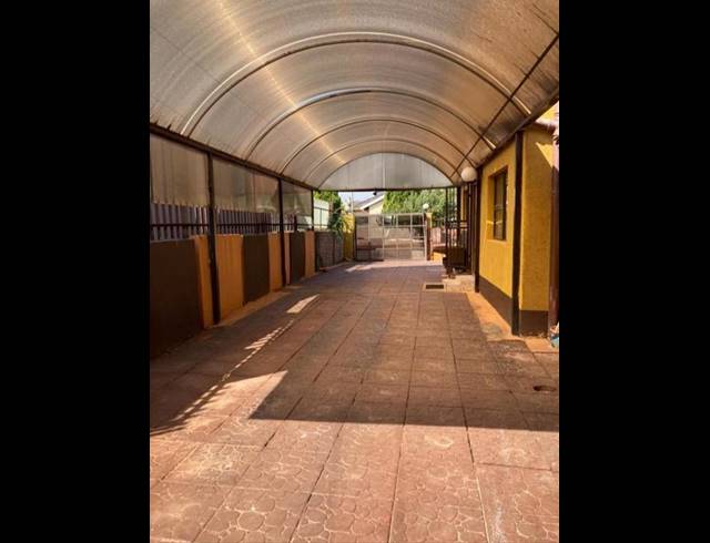 5 BEDROOM HOUSE FOR SALE IN ZAKARIYYA PARK